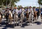 Orrego encabezó una nueva edición de la Cabalgata de la Fe a la Difunta Correa con jinetes de todo el país y Chile