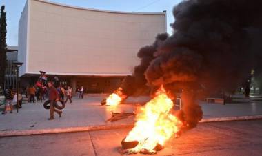 Incidentes en protesta en Chubut: No lograron evitar la aprobación de un resistido proyecto de megaminería