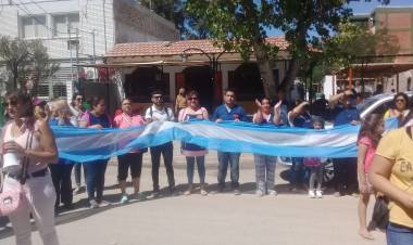 Docentes Autoconvocados Jáchal,  Marcha de la bronca y de la Fe: A las puertas del Centro Cívico en manifestación por salarios dignos