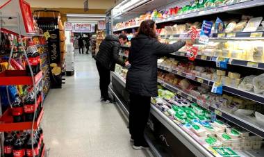 Una familia de 4 personas necesita ganar  $203.360 para no ser pobre en Argentina