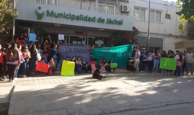 Escuela Normal de Jáchal: Los alumnos se manifestaron en marcha por calles céntricas del departamento