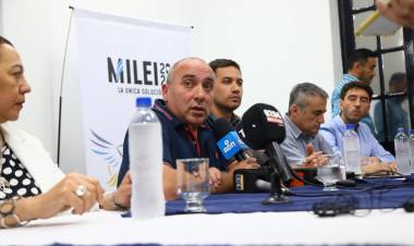 Legisladores Libertarios electos, José Peluc: “Lo que tengo para decirle a Juntos por el Cambio en San Juan, ya se los he dicho, pero otra cosa es la gente de Patricia Bullrich. En la vida hay que ser blanco o negro, grises no.”