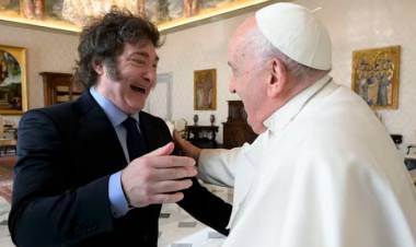 Tras un encuentro positivo con el Papa, Javier Milei regresó al país para reactivar la gestión enfrentado a los gobernadores