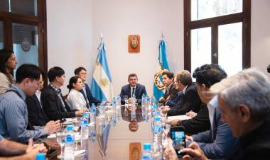 El gobernador Orrego recibió a una delegación de Corea e integrantes del BID