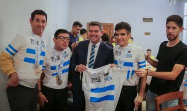 El gobernador recibió a los sanjuaninos que participaron del Campeonato Argentino de Ciclismo en Ruta
