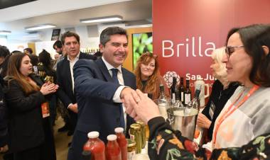 Orrego visitó el stand de San Juan en la Expo de La Rural