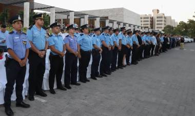 Orrego firmó los decretos para la incorporación de 197 agentes policiales