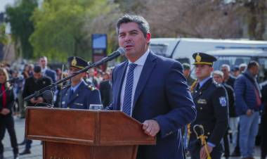 El gobernador Orrego participó del acto de juramento de los nuevos agentes de la Policía