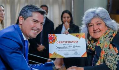 El Gobernador Orrego entregó certificados a beneficiarias del programa Mujeres +6