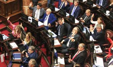 Luego del “cachetazo” a la sociedad con el  aumento, se dio marcha atrás con las dietas en el Senado