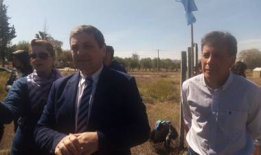 Escuela Agustín Gascón de Niquivil: Emilio Achem se reunió con padres y vecinos: “Hemos venido a acordar con ustedes, de aquí hacia adelante, el servicio educativo,  fundamentalmente para los chicos que son el objetivo principal y que el gobierno nunca va a delegar”