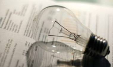 Gobierno suspendió la suba de tarifas eléctricas por la "notoria desaceleración inflacionaria"