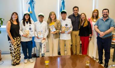Ante las autoridades de Educación se presentó el libro de alumnos Jachalleros: “La Trilla, Un vuelo a la Literatura”
