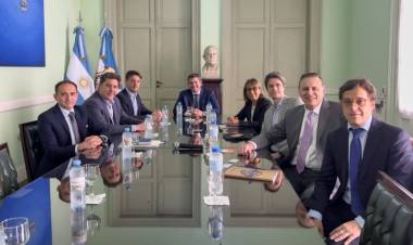 Fondos para obras de  Infraestructura: El gobernador Orrego se reunió con representantes del IFC