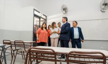 El gobernador Orrego recorrió la obra de refacción en la escuela Cecilio Ávila de Rawson