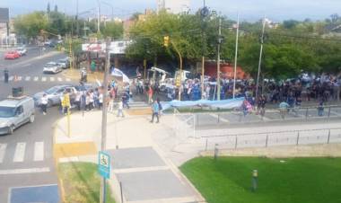 Pese a que la CGT levantó la medida de fuerza, gremios docentes de la provincia  confirmaron el paro del 5 de marzo