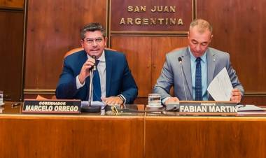 El Gobernador Orrego anunció boleto de colectivo gratuito para alumnos y docentes de todos los niveles