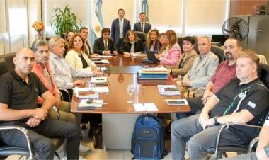 Gobierno de San Juan y gremios docentes acordaron los sueldos hasta el mes de julio