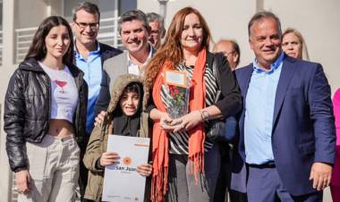 El Gobernador Orrego encabezó una nueva entrega de viviendas, esta vez en Rawson