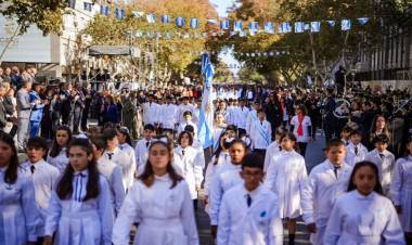 San Juan conmemoró los 215 años de la Revolución de Mayo con una solemne celebración encabezada por el gobernador Orrego