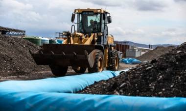 Remediación ambiental de residuos peligrosos: la provincia avanza con el retiro de cenizas acumuladas hace una década
