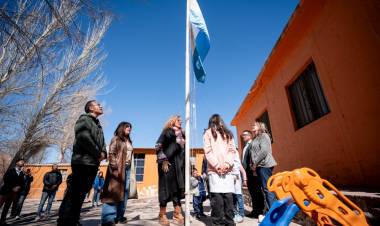 Reabrieron la escuela en Gualcamayo y por primera vez una ministro de Educación visitó el paraje