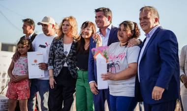 Orrego entregó 62 viviendas en Chimbas y destacó que está cumpliendo con la palabra de dar cada vez más soluciones habitacionales a los sanjuaninos