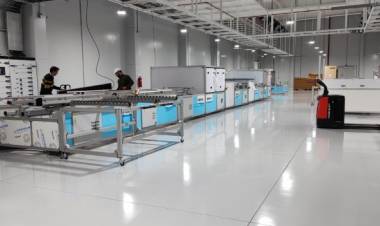 EPSE detalla el proceso de fabricación de paneles en la Fábrica Solar San Juan