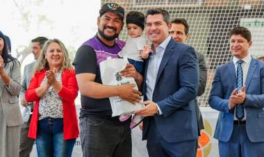 El gobernador Orrego entregó anteojos a más de 2800 personas y recorrió un nuevo operativo de San Juan Cerca