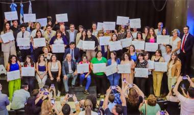 Acto académico de colación de la FAUD: Nuevas graduadas y graduados de Jáchal e Iglesia