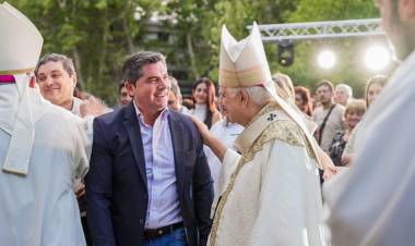 El gobernador Orrego participó en la misa de Acción de Gracias por la Navidad