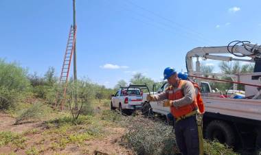 Luego del temporal en Caucete, DECSA realizó trabajos para sostener y restablecer el servicio eléctrico