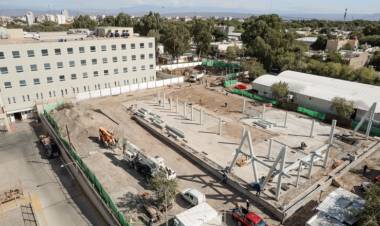 Comenzó el montaje de la estructura principal de los Consultorios Externos del Hospital Rawson