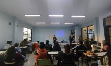 Capacitaron a estudiantes en herramientas vinculadas al comercio internacional y procesos de integración