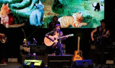 Fabiana Cantilo llega con todo su rock al Teatro Sarmiento