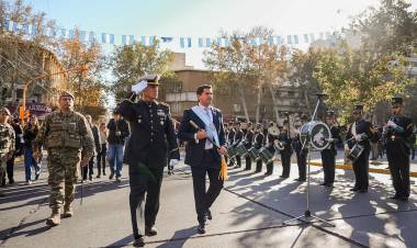El pueblo sanjuanino celebró los 216 años de la Revolución de Mayo con un emotivo desfile cívico-militar