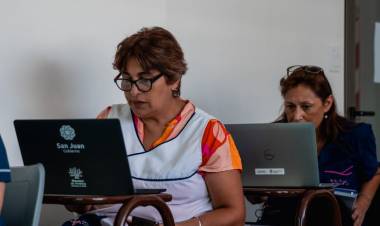 Docentes que recibieron notebooks se capacitaron en inteligencia artificial