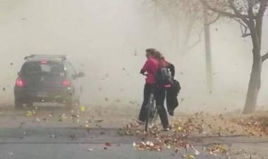 Alerta amarilla por viento Zonda: habrá fuertes ráfagas, calor y una fuerte caída de la humedad, incluido el departamento de Jáchal