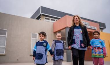 Alfabetización, tecnología y más escuelas, la educación que mira hacia adelante