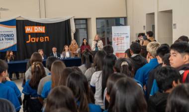 Lanzan el programa "Mi DNI Joven", el programa que facilita la actualización de documentos en las escuelas
