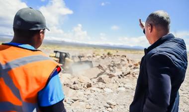 El vicegobernador Fabián Martín recorrió las obras de defensa hídrica en Barreal