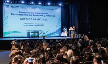 Muestras, formación docente y teatro en la Semana de Educación de Adultos