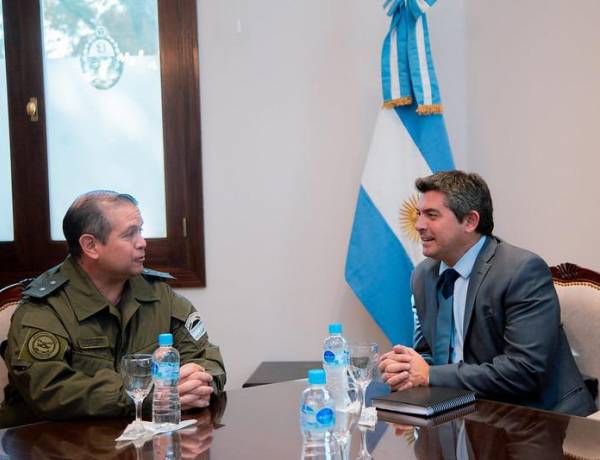 Orrego se reunió con el jefe de Gendarmería X Agrupación  y con el titular de la Agencia Regional de la Policía Federal