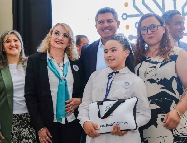 Con la entrega en Albardón, ya alcanzaron las 23.000 computadoras para alumnos y docentes