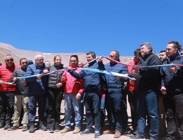 El gobernador Orrego y autoridades chilenas habilitaron el Paso de Agua Negra