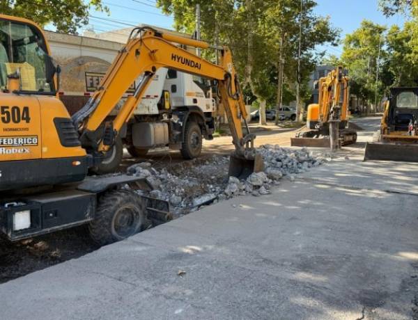 Avanza la pavimentación de avenida España, en Capital