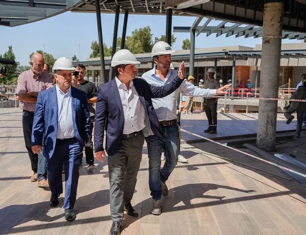 La obra del nuevo mall que impulsa la inversión privada recibió la visita del gobernador
