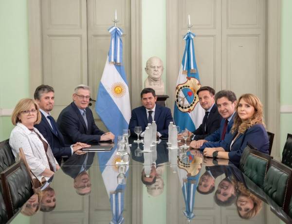 Orrego recibió en la Casa de San Juan en Buenos Aires a las máximas autoridades de empresas mineras