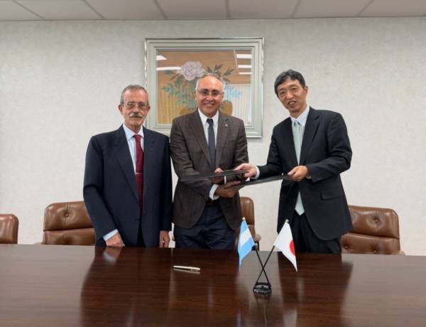 Embajada de Japón: Firma de contrato de donación de una unidad de autobomba 4x4 a los bomberos voluntarios de san José de Jáchal