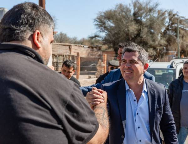 El gobernador Orrego anunció la licitación de dos puentes que cambiarán la vida de Mogna